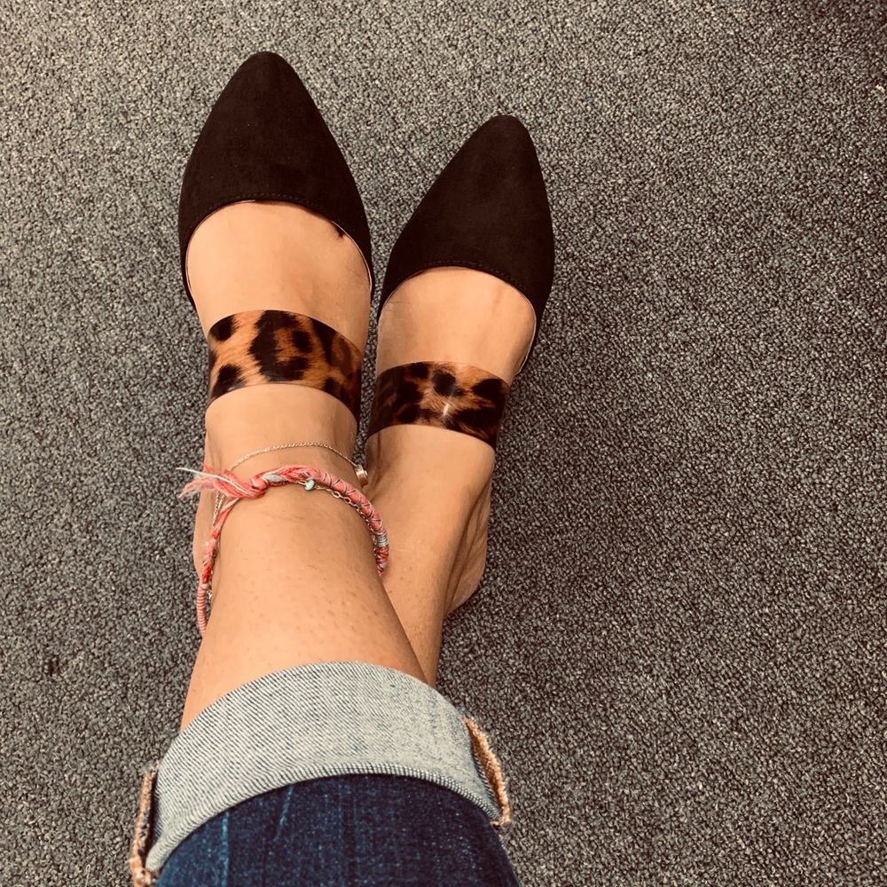 Ladies pointed toe flat mules